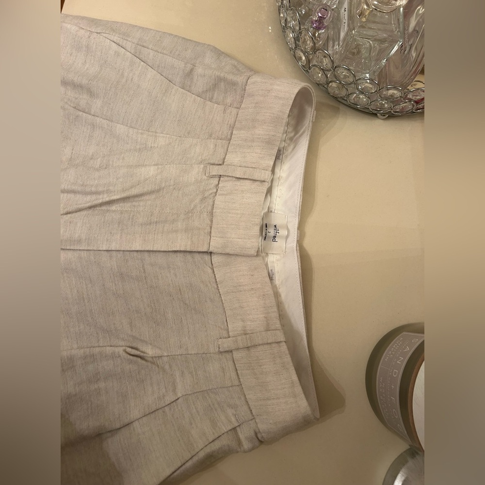 Aritzia Women’s Trousers in colour Natural Ecru, size 2. - Picture 3 of 5
